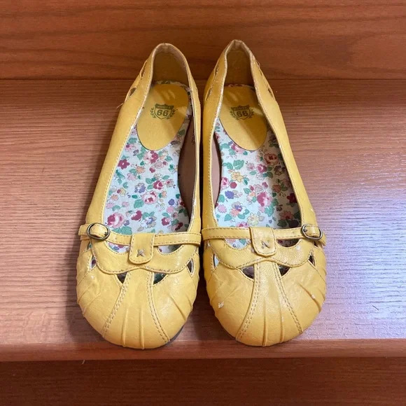 Route 66 Women Flat Slip On Yellow Round Toe Shoes - Picture 1 of 10
